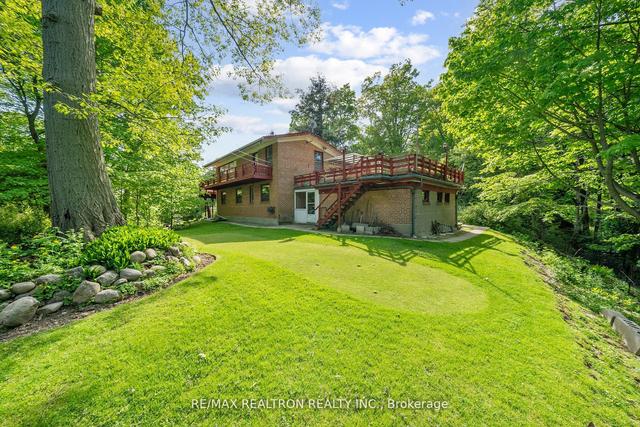 3 Ledge Rd, House detached with 4 bedrooms, 2 bathrooms and 7 parking in Toronto ON | Image 2