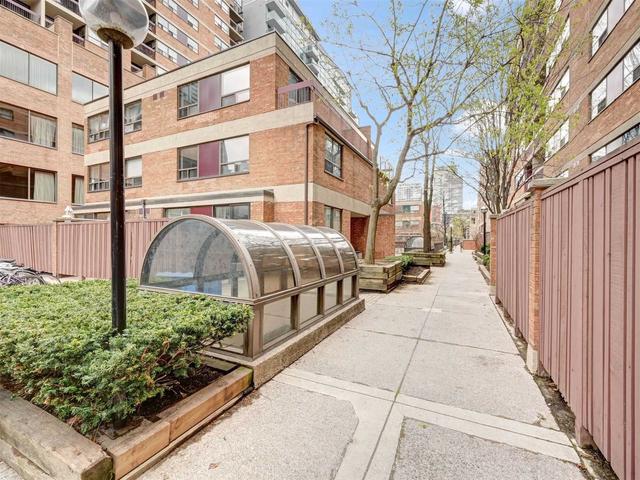 th03 - 89 Mccaul St, Townhouse with 4 bedrooms, 3 bathrooms and 0 parking in Toronto ON | Image 12