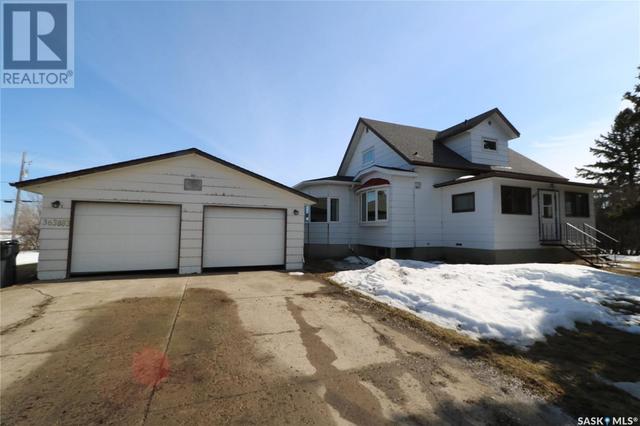 305 Main Street N, House detached with 4 bedrooms, 2 bathrooms and null parking in Rhein SK | Image 1