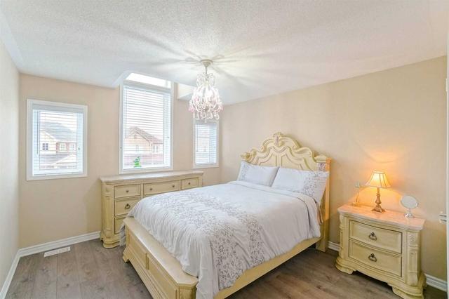 24 Callandar Rd, House detached with 4 bedrooms, 3 bathrooms and 3 parking in Brampton ON | Image 13