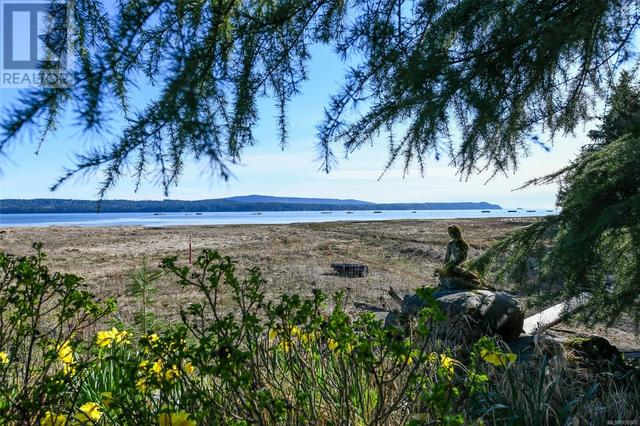 501 Arbutus Bay Rd, House detached with 3 bedrooms, 3 bathrooms and 10 parking in Comox Valley A BC | Image 4