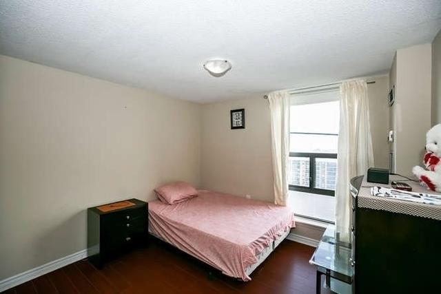 2302 - 18 Kinghtsbridge Rd, Condo with 3 bedrooms, 2 bathrooms and 1 parking in Brampton ON | Image 9