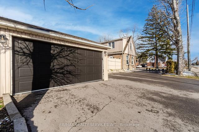 26 Gregory St, House detached with 3 bedrooms, 3 bathrooms and 6 parking in Brampton ON | Image 34