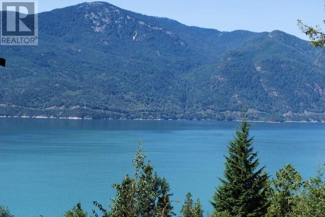 40 Salal Court, House detached with 5 bedrooms, 6 bathrooms and 6 parking in Squamish Lillooet D BC | Image 2