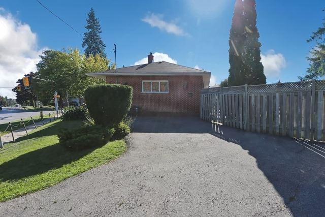 406 Rossland Rd W, House detached with 3 bedrooms, 2 bathrooms and 3 parking in Oshawa ON | Image 19