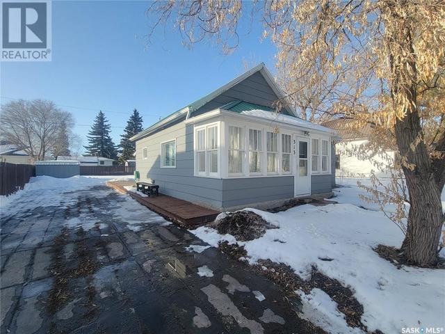 313 1st Street W, House detached with 2 bedrooms, 1 bathrooms and null parking in Wilkie SK | Image 2