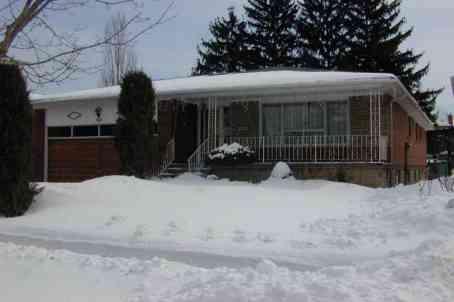 23 Chalet Rd, House detached with 3 bedrooms, 3 bathrooms and 4 parking in Toronto ON | Image 1