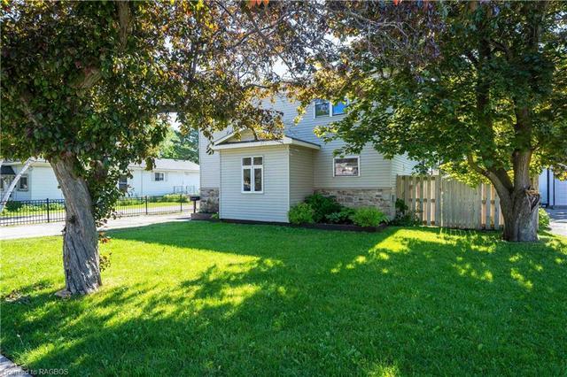 1661 8th Avenue E, House detached with 3 bedrooms, 1 bathrooms and 4 parking in Owen Sound ON | Image 46