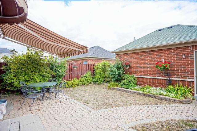 11 Lindcrest Manr, House detached with 3 bedrooms, 3 bathrooms and 3 parking in Markham ON | Image 21