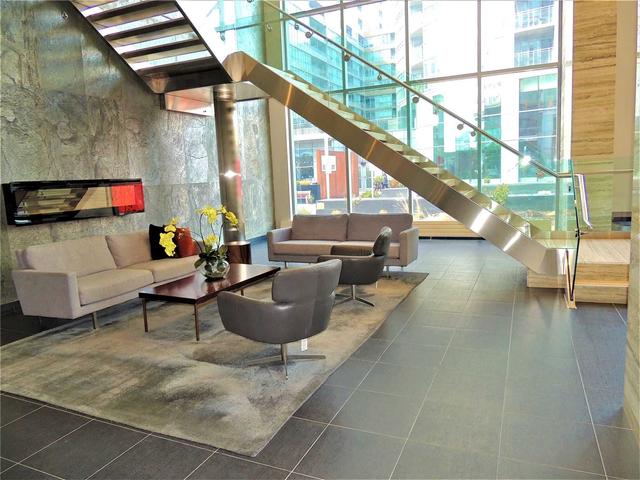 3702 - 15 Iceboat Terr, Condo with 1 bedrooms, 1 bathrooms and 1 parking in Toronto ON | Image 19