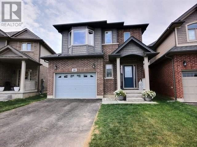 205 Echovalley Dr, House detached with 3 bedrooms, 4 bathrooms and 3 parking in Hamilton ON | Image 1