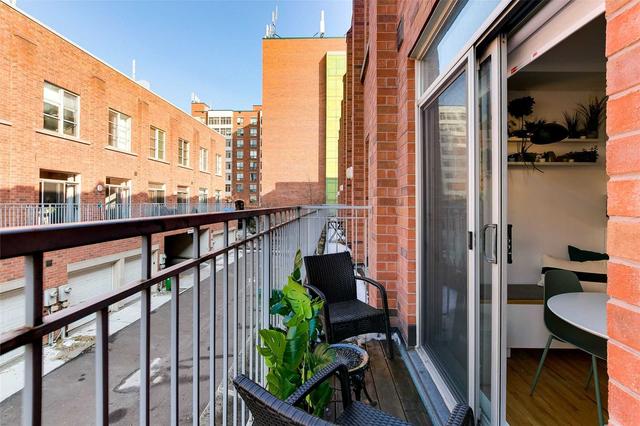 3 - 1390 Bloor St W, Townhouse with 2 bedrooms, 2 bathrooms and 1 parking in Toronto ON | Image 5