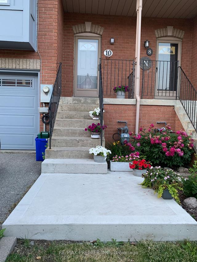 10 Kelso Cres, House attached with 3 bedrooms, 3 bathrooms and 2 parking in Vaughan ON | Image 2