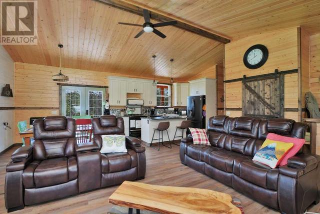 381055 Range Road 7 4, Home with 2 bedrooms, 2 bathrooms and null parking in Clearwater County AB | Image 13
