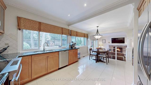 11 Caravan Dr, House detached with 4 bedrooms, 4 bathrooms and 4 parking in Toronto ON | Image 4