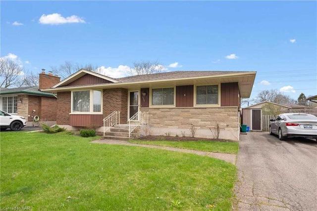 6534 Sheldon St, House detached with 3 bedrooms, 2 bathrooms and 3 parking in Niagara Falls ON | Card Image