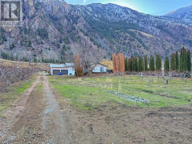 3219 River Road, House detached with 3 bedrooms, 2 bathrooms and 2 parking in Okanagan Similkameen G BC | Image 2