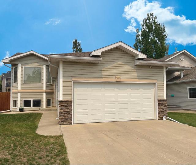 325 Red Crow Boulevard W, House detached with 4 bedrooms, 2 bathrooms and 5 parking in Lethbridge AB | Image 1