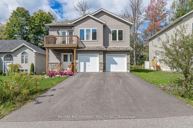 680 Wagner St, House detached with 5 bedrooms, 1 bathrooms and 6 parking in Gravenhurst ON | Image 1