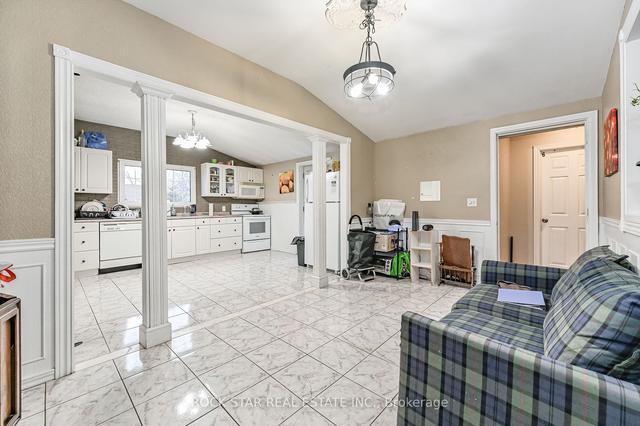8 Birchwood Circ, House detached with 5 bedrooms, 1 bathrooms and 4 parking in St. Catharines ON | Image 2
