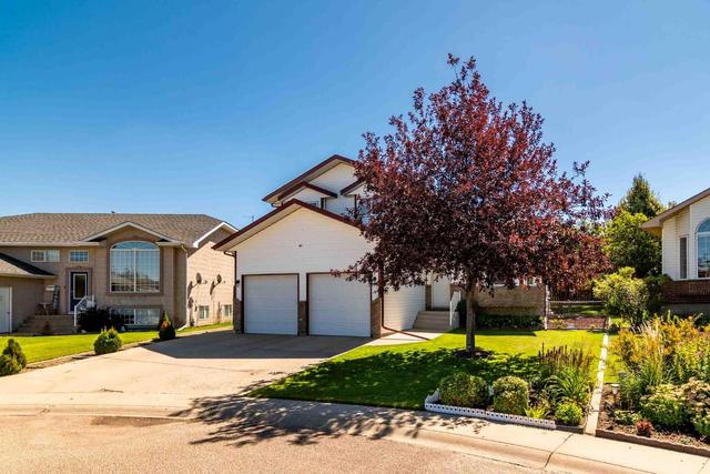 52 Storrs Crescent Se, House detached with 4 bedrooms, 3 bathrooms and 2 parking in Medicine Hat AB | Image 1