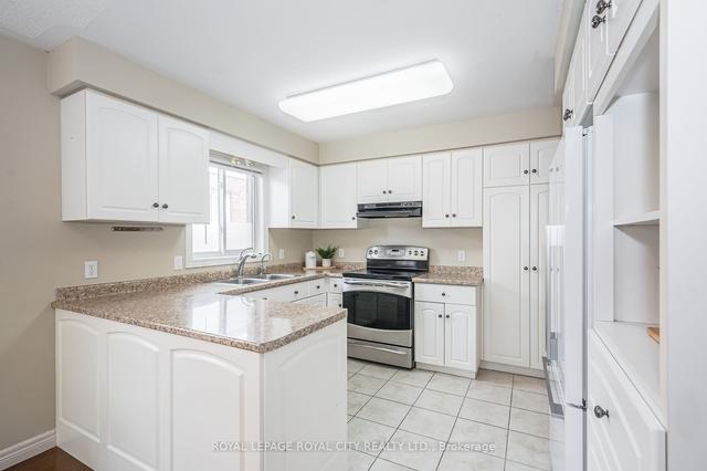 24 Beechlawn Blvd, Home with 2 bedrooms, 3 bathrooms and 3 parking in Guelph ON | Image 8