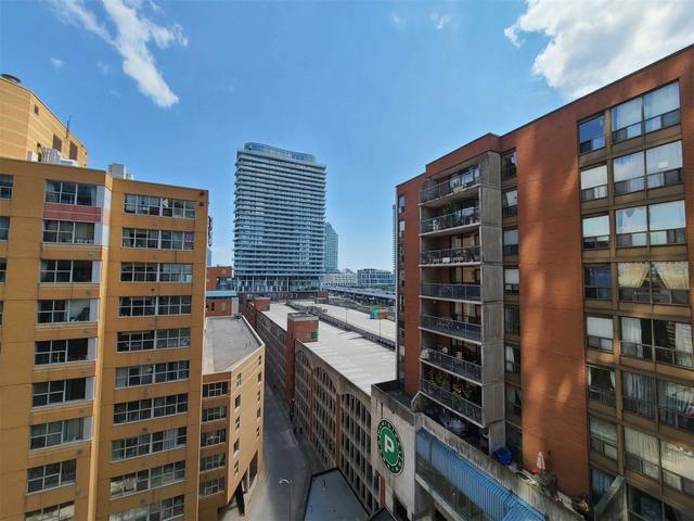 902 - 2a Church St, Condo with 3 bedrooms, 2 bathrooms and 1 parking in Toronto ON | Card Image