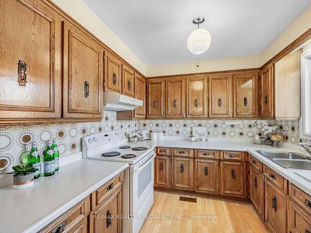 7 Arcade Dr, House detached with 3 bedrooms, 2 bathrooms and 4 parking in Toronto ON | Image 8