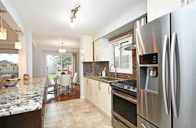 76 Stephensen Crt, House detached with 3 bedrooms, 3 bathrooms and 3 parking in Brampton ON | Image 8