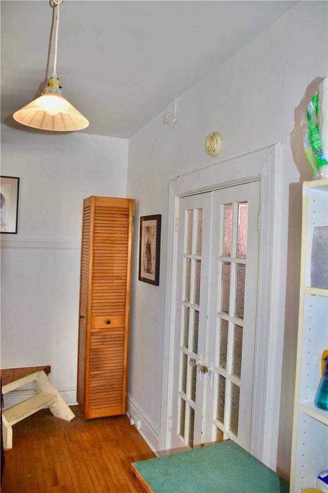 121 Shanly St, House detached with 2 bedrooms, 2 bathrooms and 0 parking in Toronto ON | Image 4