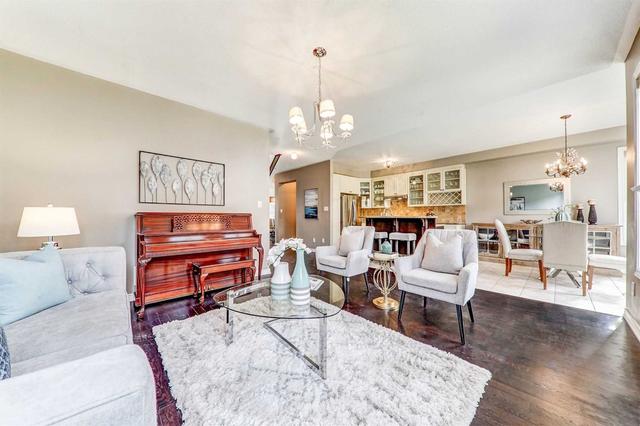 20 Hawkweed Manr N, House detached with 4 bedrooms, 3 bathrooms and 3 parking in Markham ON | Image 3