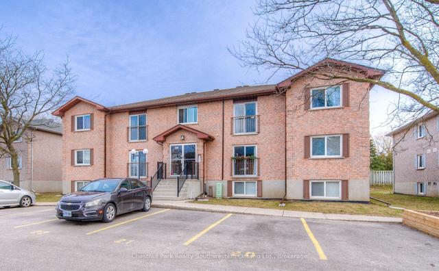10 - 325 Northlake Dr, Condo with 2 bedrooms, 1 bathrooms and 1 parking in Waterloo ON | Image 21
