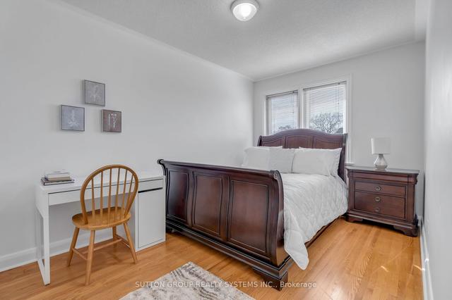 17 Arthur St, House semidetached with 3 bedrooms, 2 bathrooms and 3 parking in Toronto ON | Image 17