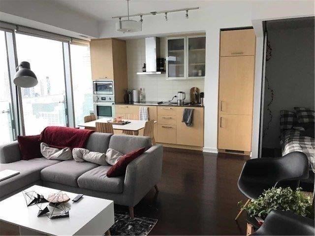 3806 - 14 York St, Condo with 2 bedrooms, 1 bathrooms and 1 parking in Toronto ON | Image 2