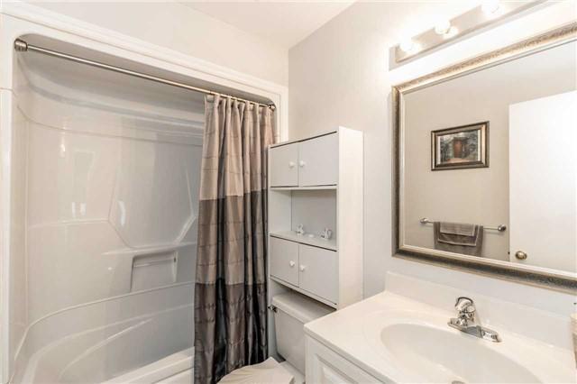 210 Kozlov St, House detached with 3 bedrooms, 2 bathrooms and 2 parking in Barrie ON | Image 15
