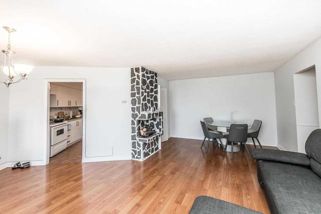 606 - 3555 Derry Rd, Condo with 2 bedrooms, 1 bathrooms and 1 parking in Mississauga ON | Image 2