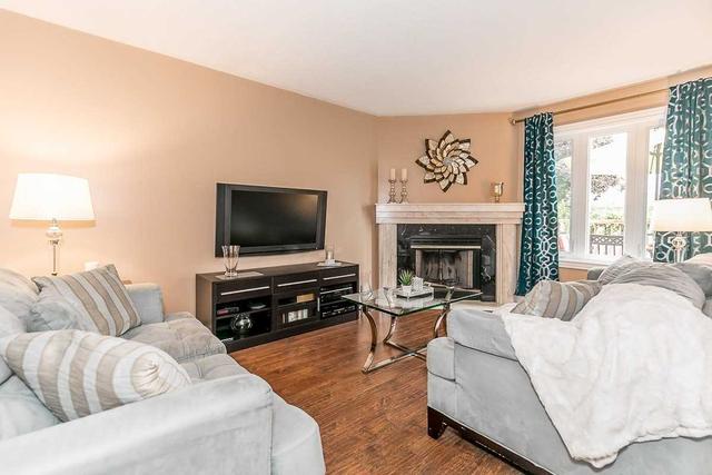 94 Bishop Dr, House detached with 4 bedrooms, 4 bathrooms and 4 parking in Barrie ON | Image 3
