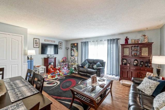 693 Woodward Ave, Townhouse with 3 bedrooms, 3 bathrooms and 1 parking in Milton ON | Image 32