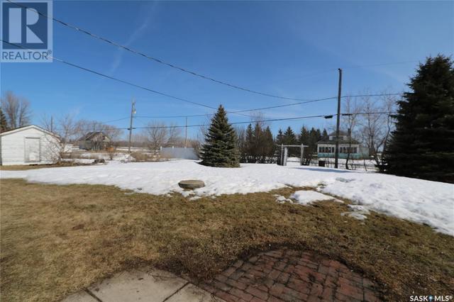 305 Main Street N, House detached with 4 bedrooms, 2 bathrooms and null parking in Rhein SK | Image 4