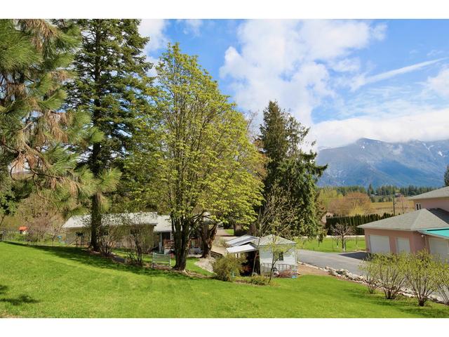 507 33rd Avenue N, House detached with 3 bedrooms, 3 bathrooms and null parking in Central Kootenay B BC | Image 36