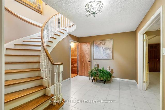 42 Putting Green Cres, House detached with 3 bedrooms, 4 bathrooms and 14 parking in Vaughan ON | Image 14