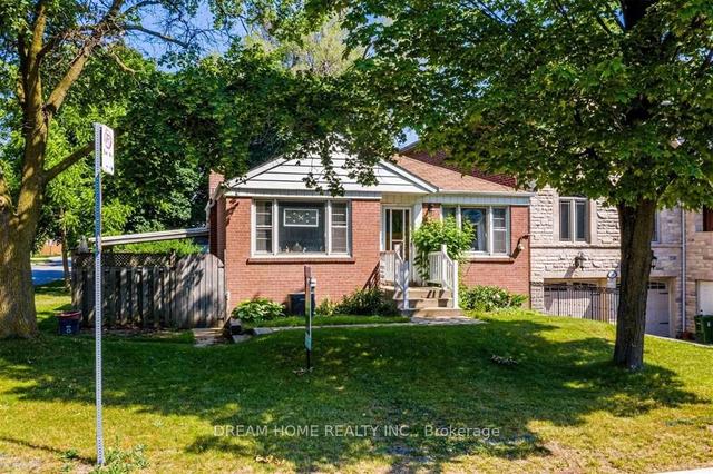 204 Cameron Ave, House detached with 2 bedrooms, 1 bathrooms and 4 parking in Toronto ON | Image 1