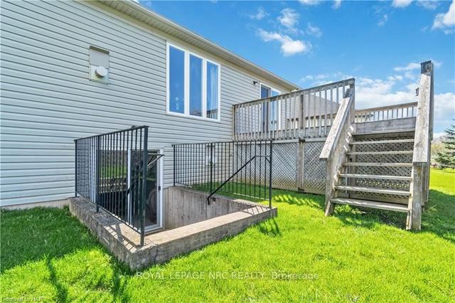 449 Barrington Crt, House detached with 2 bedrooms, 2 bathrooms and 5 parking in Fort Erie ON | Image 32