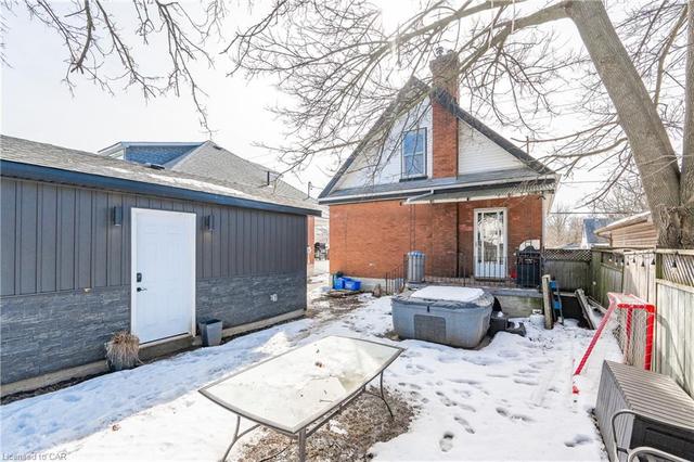 151 Norfolk Avenue, House detached with 3 bedrooms, 1 bathrooms and 3 parking in Cambridge ON | Image 30