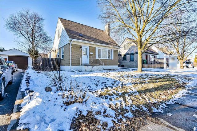 78 Mccaul St, House detached with 3 bedrooms, 2 bathrooms and 5 parking in Brampton ON | Image 1