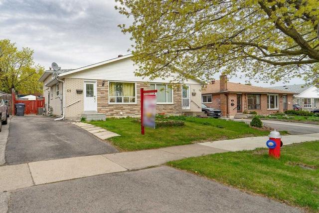 69 Newstead Cres, House semidetached with 3 bedrooms, 2 bathrooms and 2 parking in Brampton ON | Card Image
