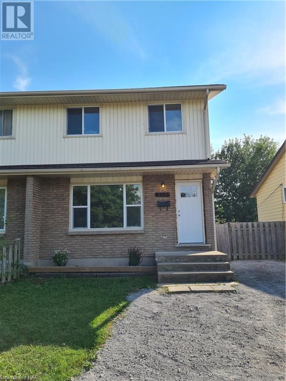 8323 Lamount Avenue, House semidetached with 3 bedrooms, 1 bathrooms and 3 parking in Niagara Falls ON | Card Image