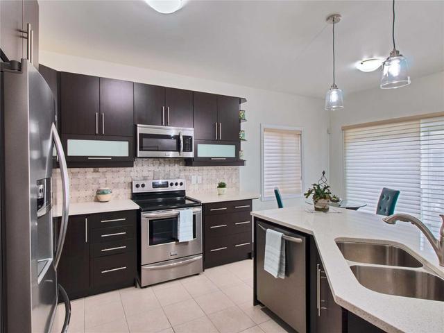 29 Muzzo Dr, Condo with 2 bedrooms, 3 bathrooms and 2 parking in Brampton ON | Image 7