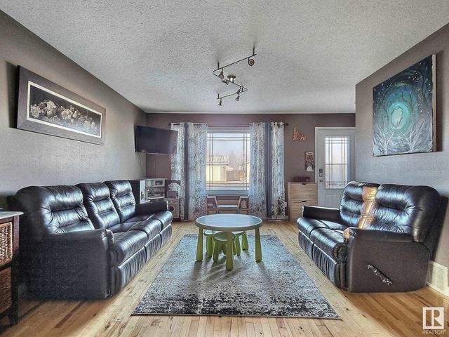 4717 48 St, House detached with 4 bedrooms, 2 bathrooms and null parking in Glendon AB | Image 5