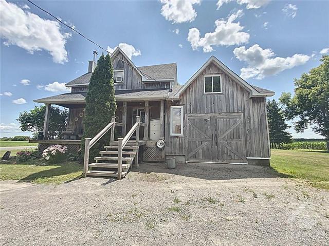 1616 Ste Catherine Road, House detached with 2 bedrooms, 2 bathrooms and 10 parking in Russell ON | Image 2